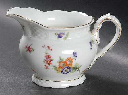 R138 Creamer