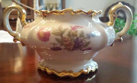 R14 (Pompadour Shape) Sugar Bowl & Lid