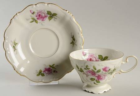 R141 Footed Cup & Saucer Set