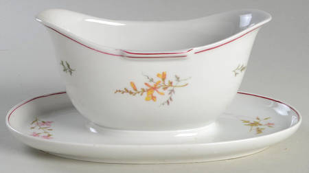 R142 Gravy Boat with Attached Underplate