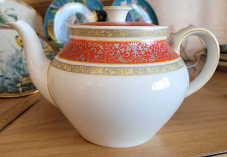 R158 Teapot & Lid