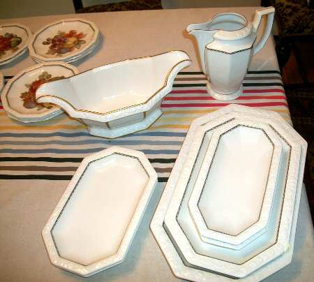 R16 Gravy Boat