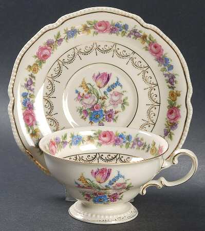 R163 Footed Cup & Saucer Set