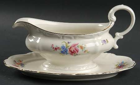 R207 Gravy Boat with Attached Underplate