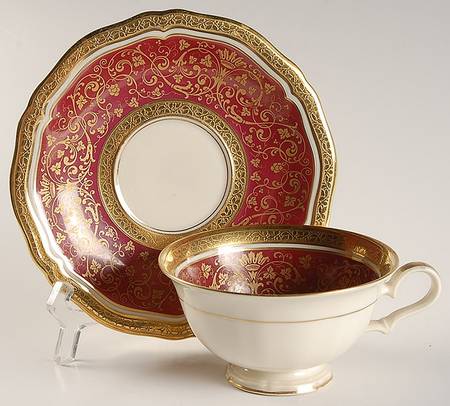 R209 Footed Cup & Saucer Set