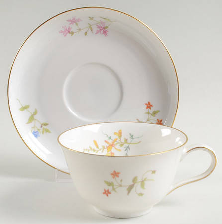R221 Footed Cup & Saucer Set