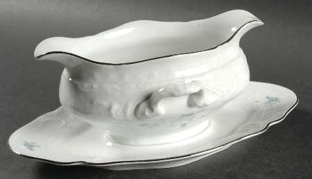 8660 Gravy Boat with Attached Underplate