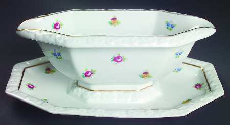 R233 Gravy Boat with Attached Underplate