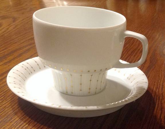 R242 Flat Cup & Saucer Set