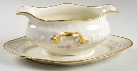 R25 Gravy Boat with Attached Underplate