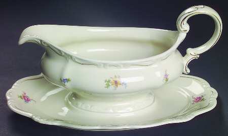 R253 Gravy Boat with Attached Underplate