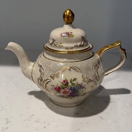 R274 Teapot & Lid