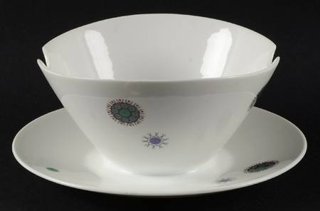R29 Gravy Boat with Attached Underplate