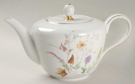 3656 (White) Teapot & Lid