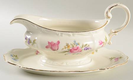 R310 Gravy Boat with Attached Underplate