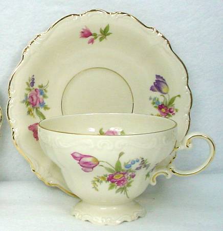 R310 Footed Cup & Saucer Set