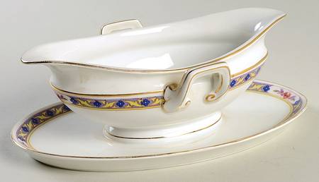 R315 Gravy Boat with Attached Underplate