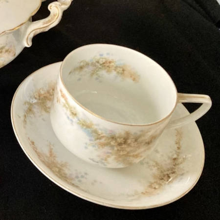 R322 Flat Cup & Saucer Set