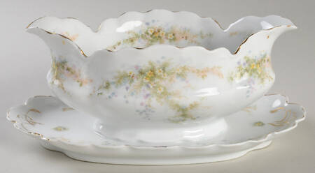 R322 Gravy Boat with Attached Underplate