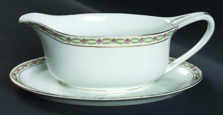 R33 Gravy Boat with Attached Underplate