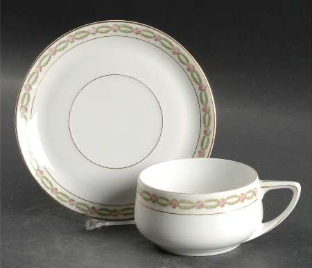 R33 Flat Cup & Saucer Set