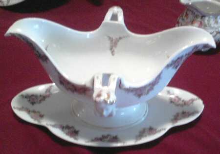 R345 Gravy Boat with Attached Underplate