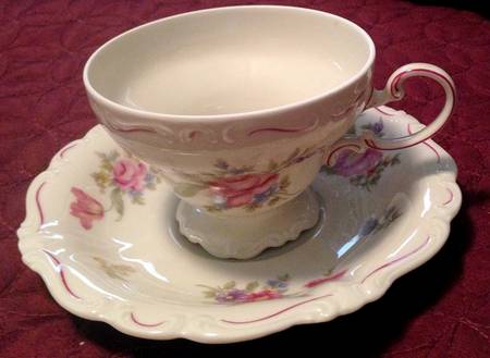 R35 Footed Cup & Saucer Set
