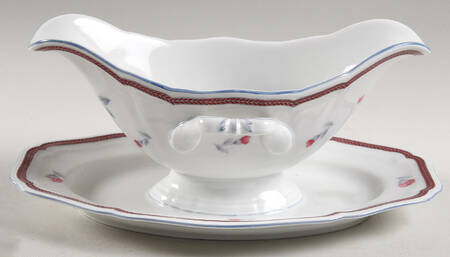 R369 Gravy Boat with Attached Underplate