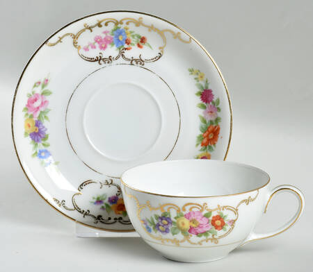 R384 Flat Cup & Saucer Set