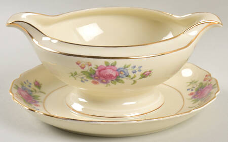 R395 Gravy Boat with Attached Underplate
