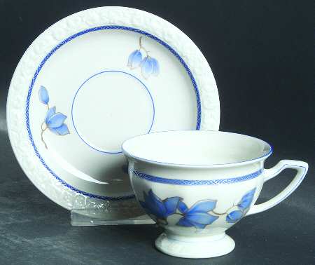 R40 Footed Cup & Saucer Set
