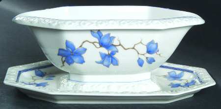 R40 Gravy Boat with Attached Underplate
