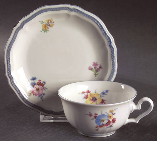 R44 Flat Cup & Saucer Set