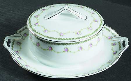 R454 Gravy Boat w/Attached Underplate & Lid