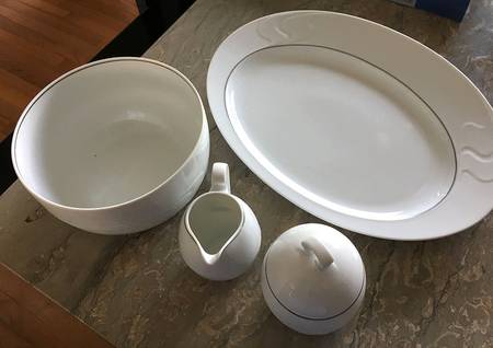 R527 15" Oval Serving Platter