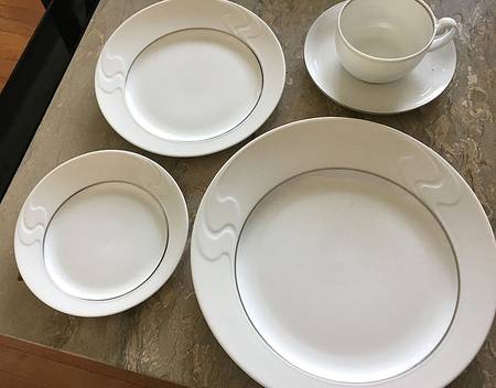 R527 Dinner Plate