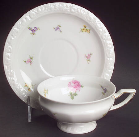 R551 Footed Cup & Saucer Set