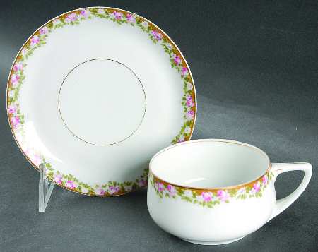 R562 Flat Cup & Saucer Set