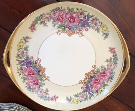 Gwendolyn (Yellow or Yellow & Red Scrolls) Handled Cake Plate