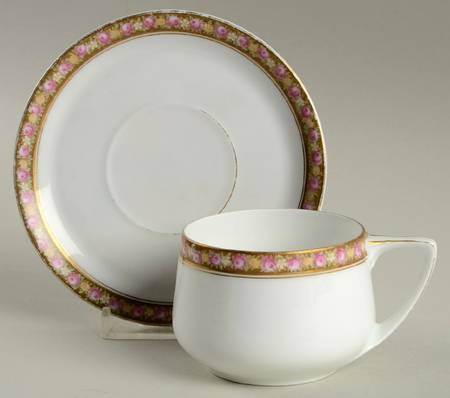 R61 Flat Cup & Saucer Set