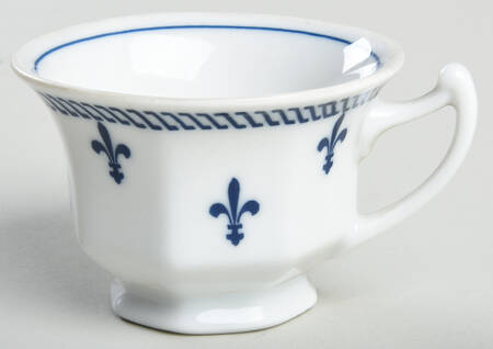 R82 Footed Demitasse Cup