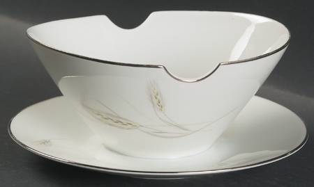 Regina Platinum Gravy Boat with Attached Underplate