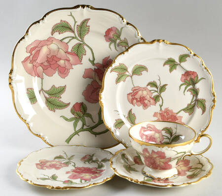 Rigoletto (Pompadour, Gold) 5 Piece Place Setting