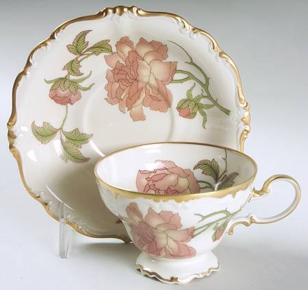 Rigoletto (Pompadour, Gold) Footed Cup & Saucer Set