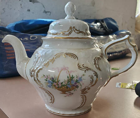 Rokoko Teapot & Lid