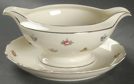 Rob Roy (Scalloped) Gravy Boat with Attached Underplate