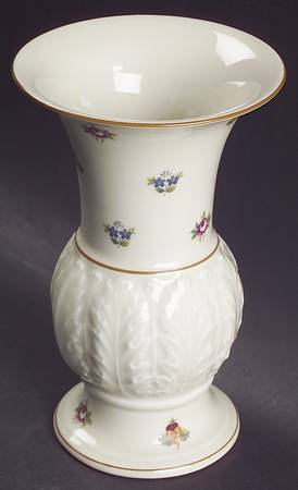Rob Roy (Scalloped) 7" Vase