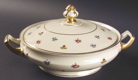 Rob Roy (Scalloped) Round Covered Vegetable
