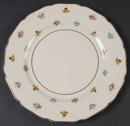Rob Roy (Scalloped) Luncheon Plate