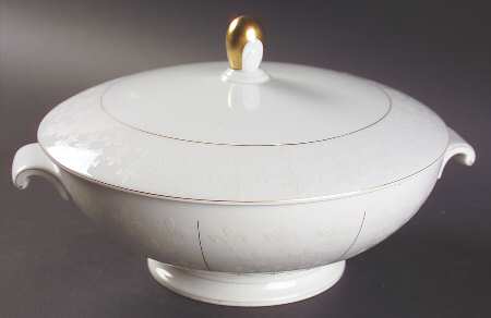 Royal Velvet Round Covered Vegetable